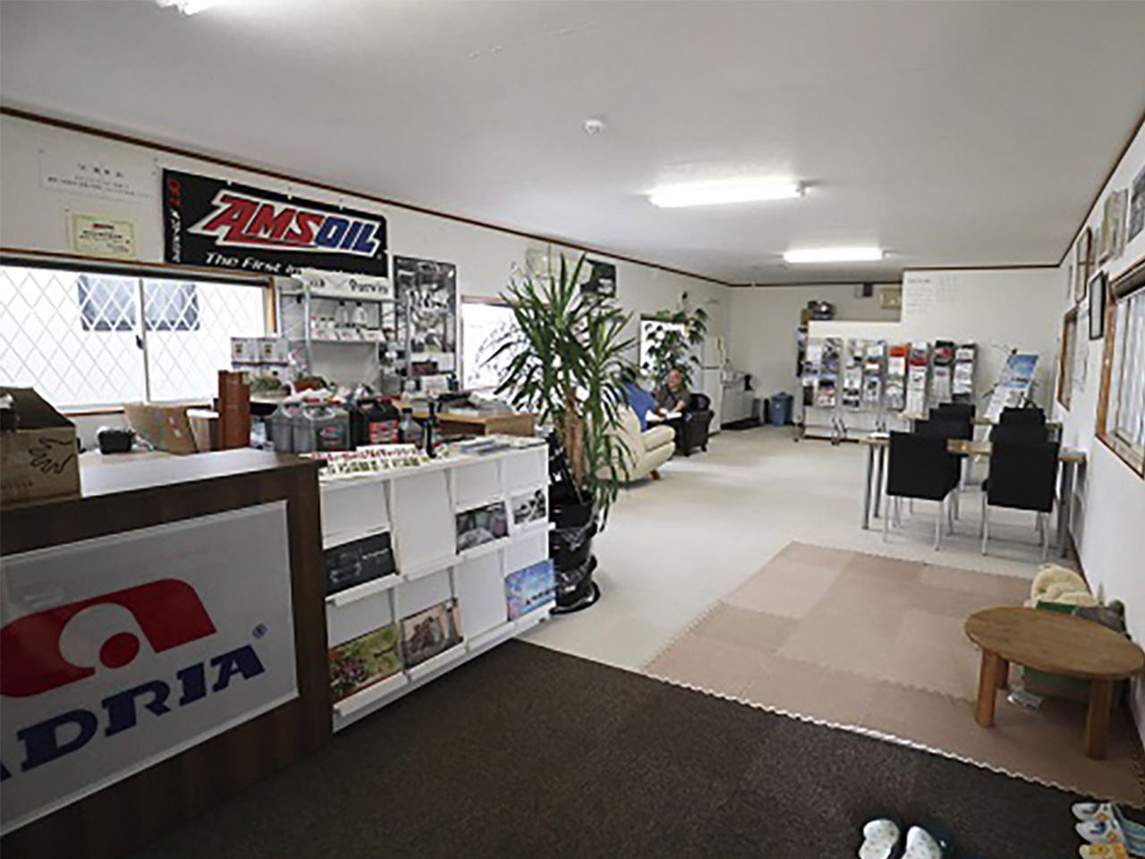 LACモービル千葉店（デルタリンク千葉）店内写真01