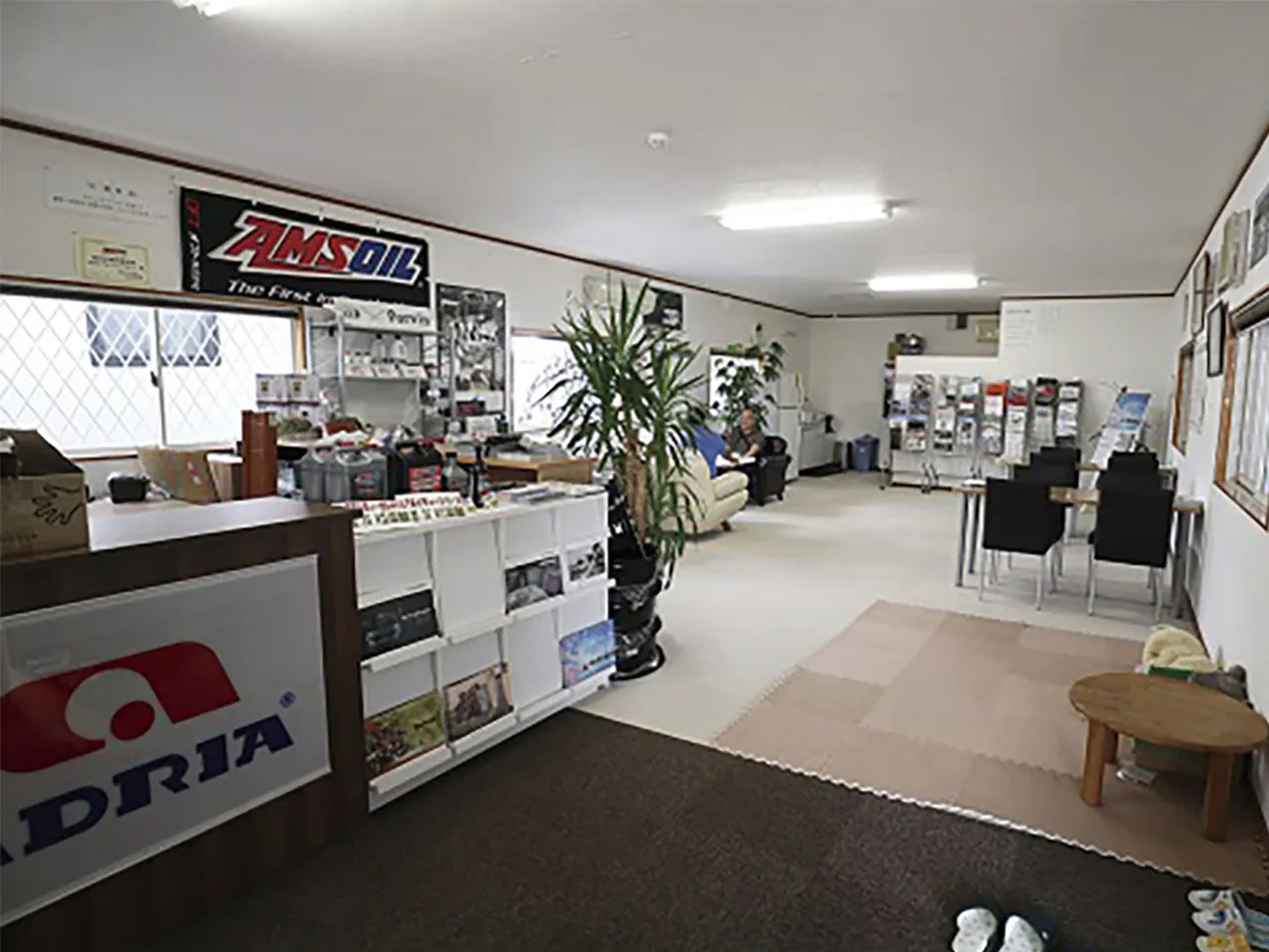 LACモービル千葉店（デルタリンク千葉）店内写真01