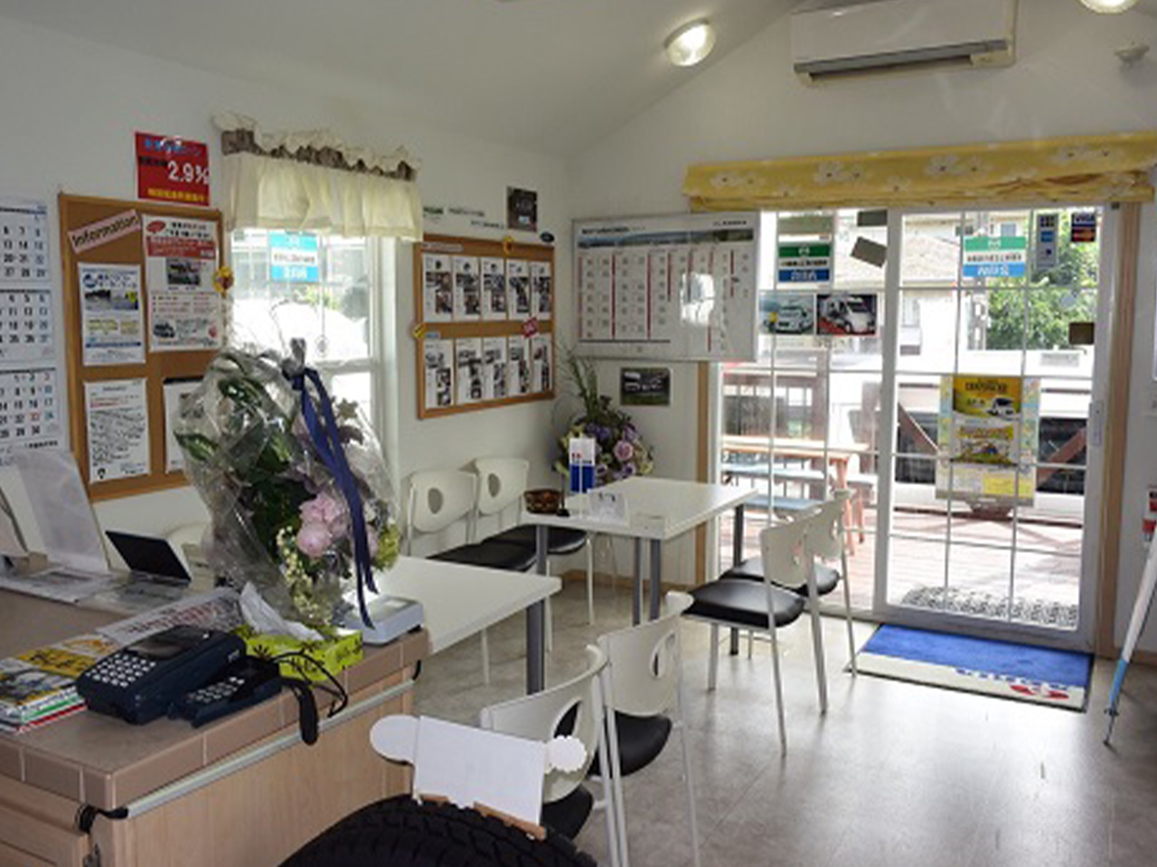 LACモービル横浜店（デルタリンク横浜）店内写真01