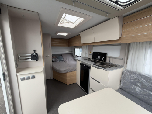 ADRIA ADORA 472 UP 令和8年登録未使用車!注目のトレーラー!の他画像6枚目