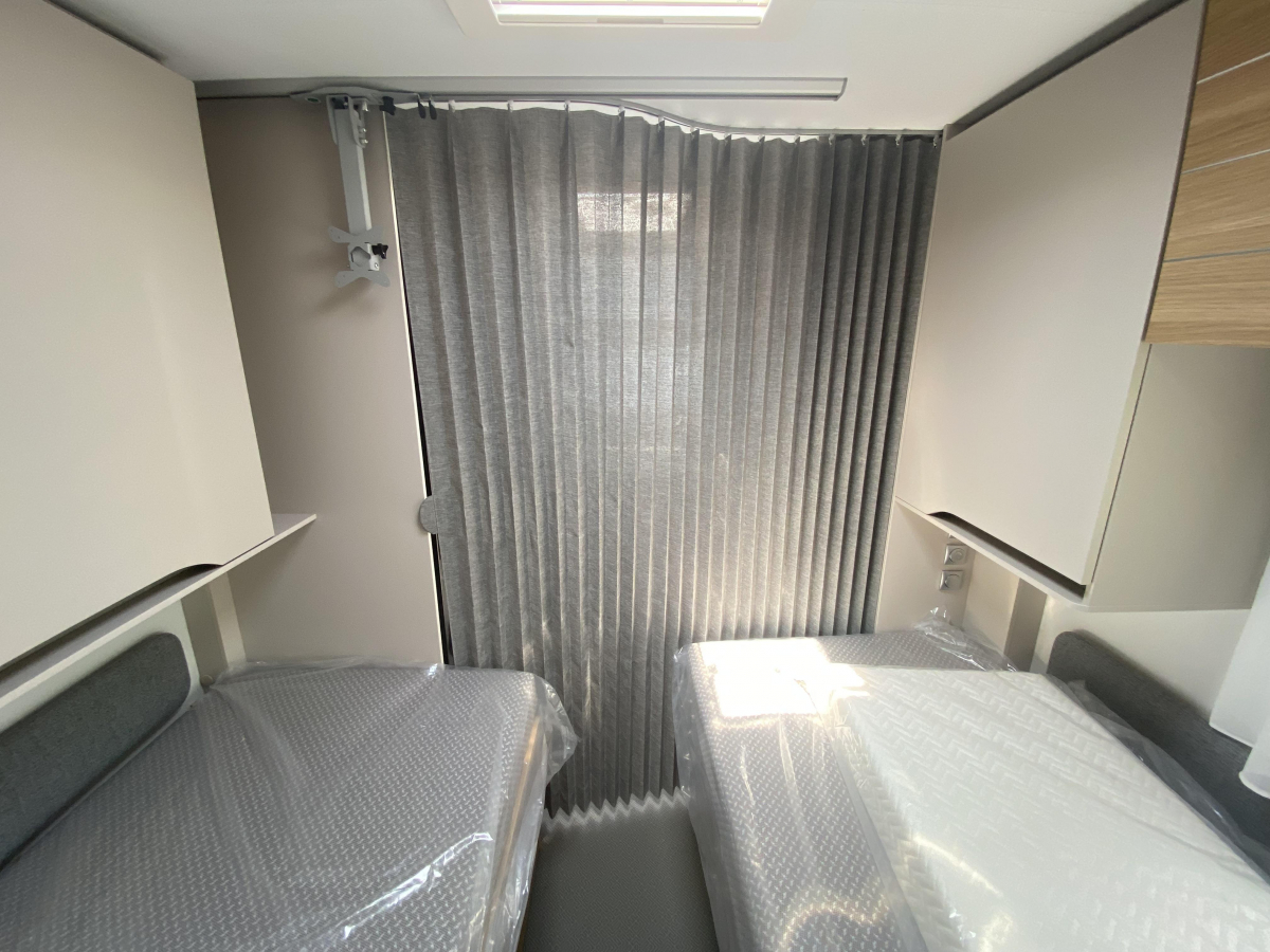 ADRIA ADORA 502 UL 展示してるだけの登録済み未使用車です!!けん引免許要の画像