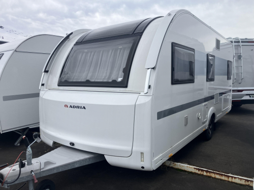 ADRIA ADORA 502 UL<br>展示してるだけの登録済み未使用車です!!けん引免許要