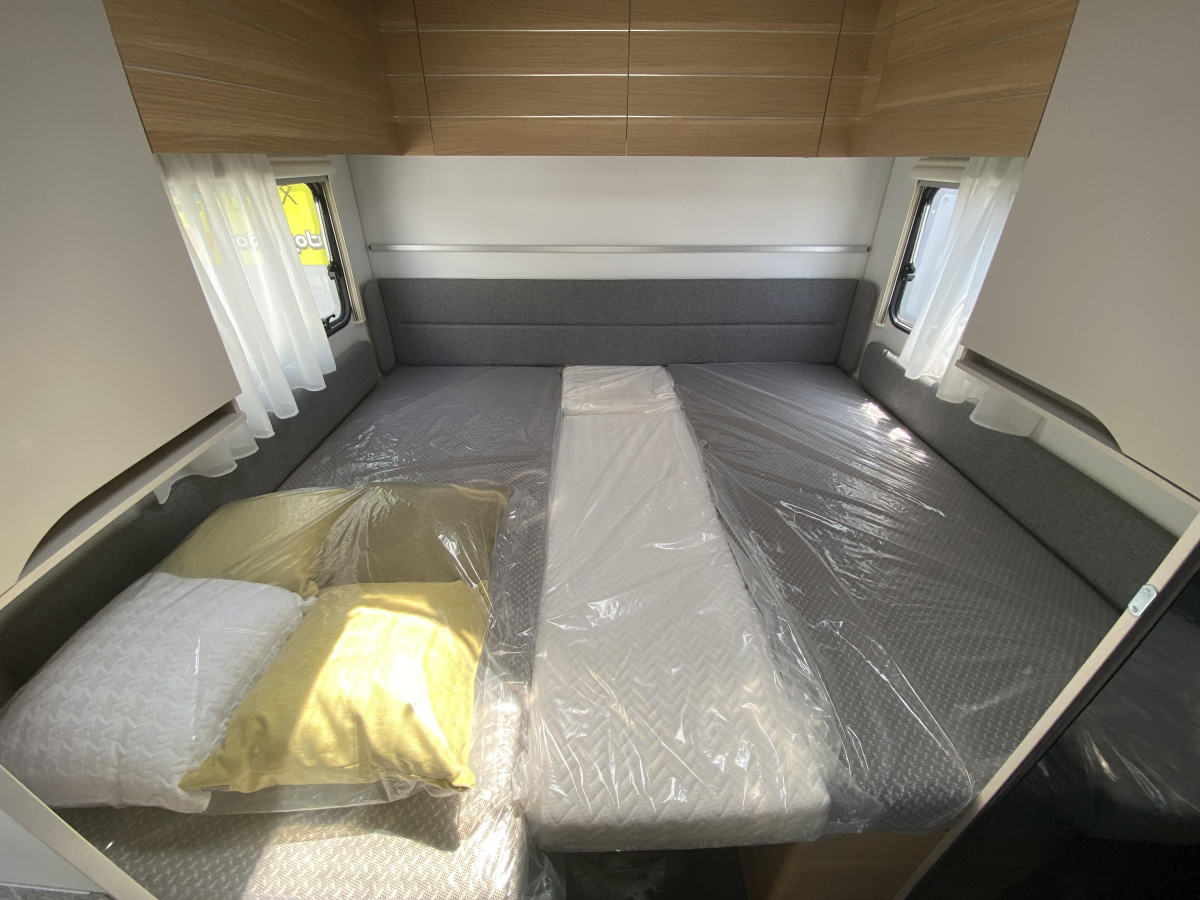 ADRIA ADORA 502 UL 展示してるだけの登録済み未使用車です!!けん引免許要の画像