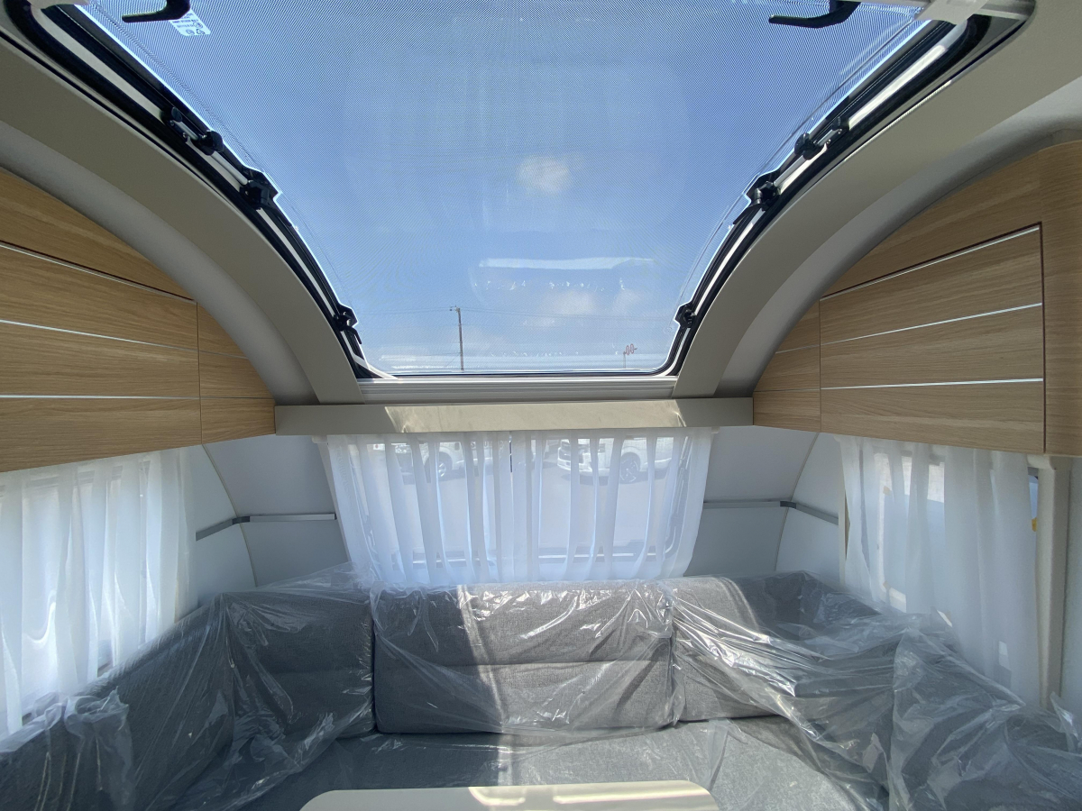 ADRIA ADORA 502 UL 展示してるだけの登録済み未使用車です!!けん引免許要の画像