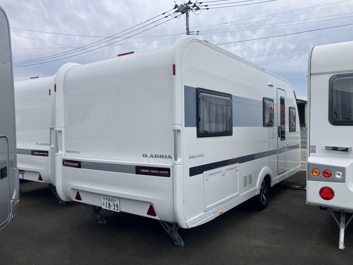 ADRIA ADORA 502 UL 展示してるだけの登録済み未使用車です!!けん引免許要の画像