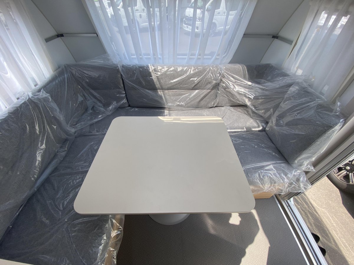 ADRIA ADORA 502 UL 展示してるだけの登録済み未使用車です!!けん引免許要の画像