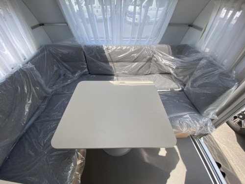 ADRIA ADORA 502 UL 展示してるだけの登録済み未使用車です!!けん引免許要の他画像3枚目