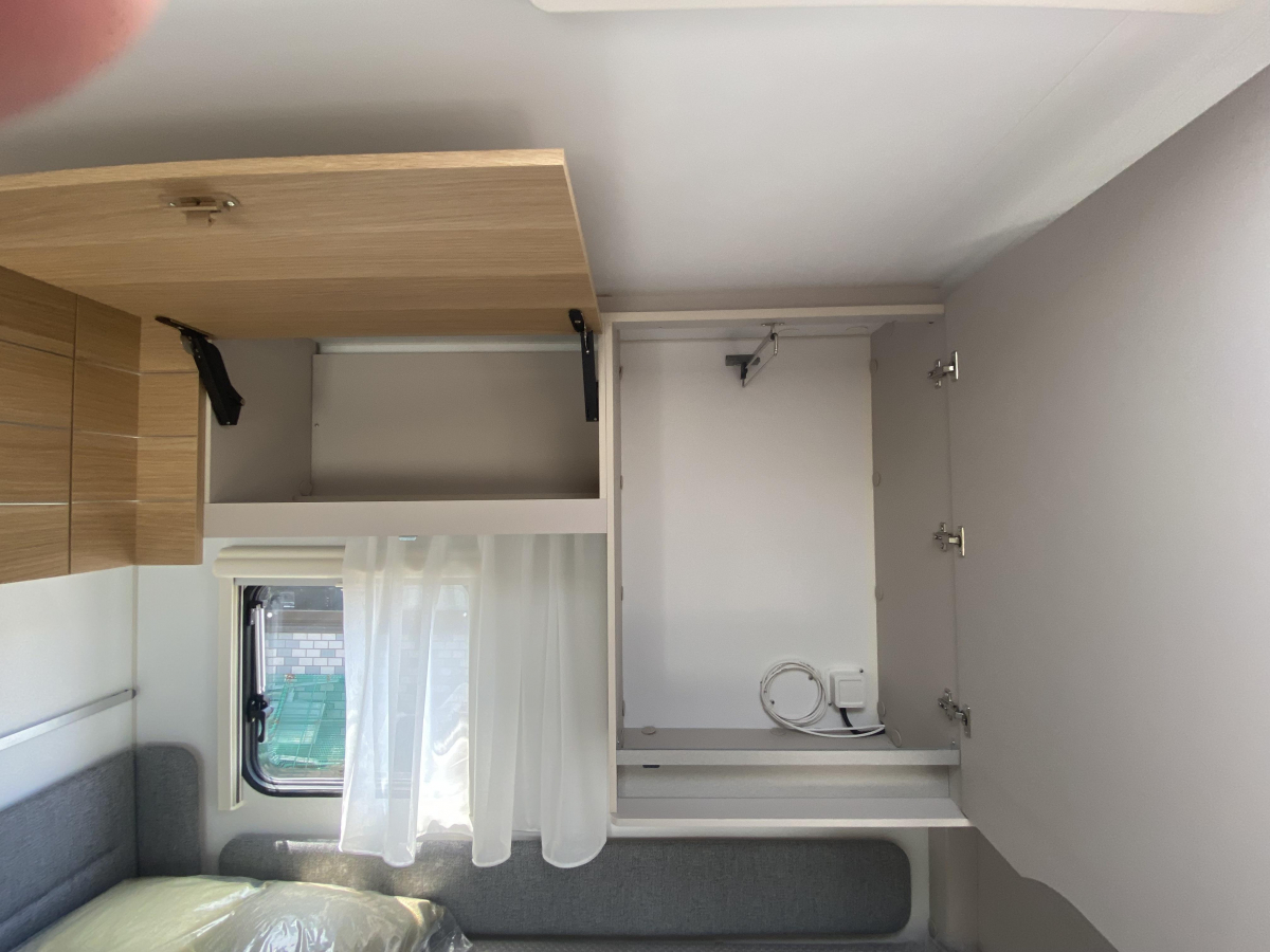 ADRIA ADORA 502 UL 展示してるだけの登録済み未使用車です!!けん引免許要の画像