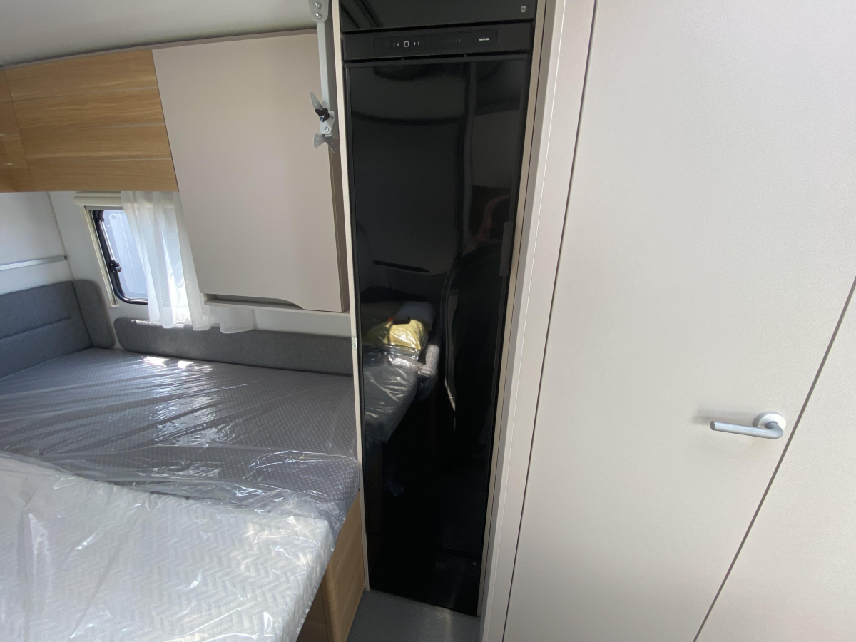 ADRIA ADORA 502 UL 展示してるだけの登録済み未使用車です!!けん引免許要の画像