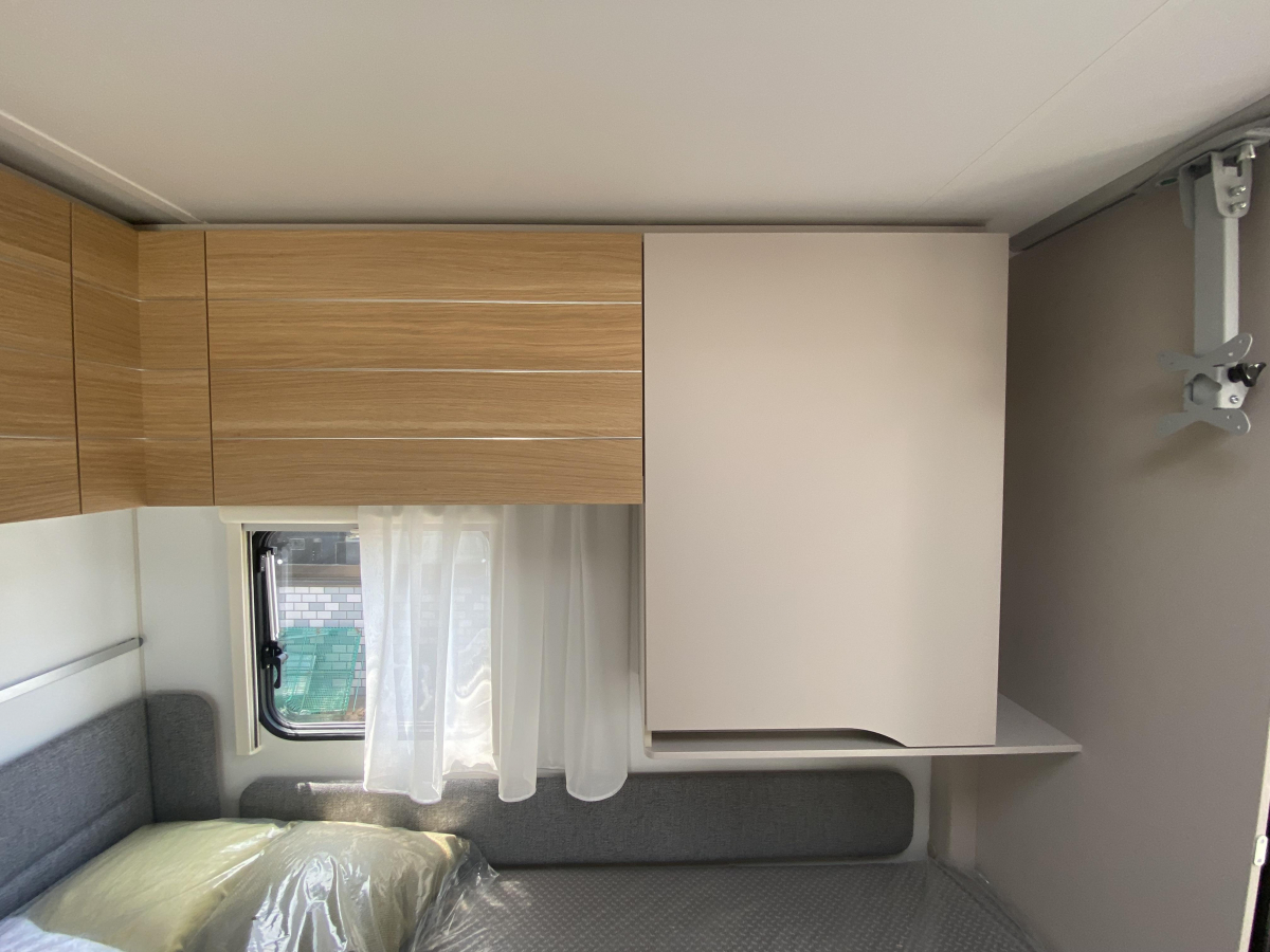 ADRIA ADORA 502 UL 展示してるだけの登録済み未使用車です!!けん引免許要の画像