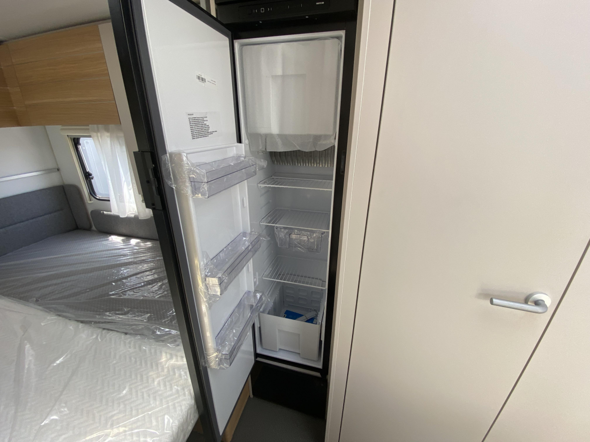 ADRIA ADORA 502 UL 展示してるだけの登録済み未使用車です!!けん引免許要の画像