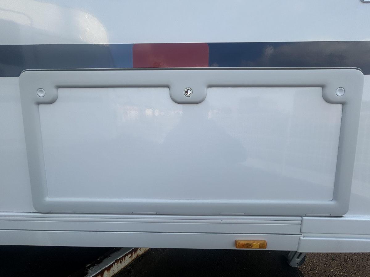 ADRIA ADORA 472 UP 充実した装備に!圧巻のパノラマウィンドウ!の画像