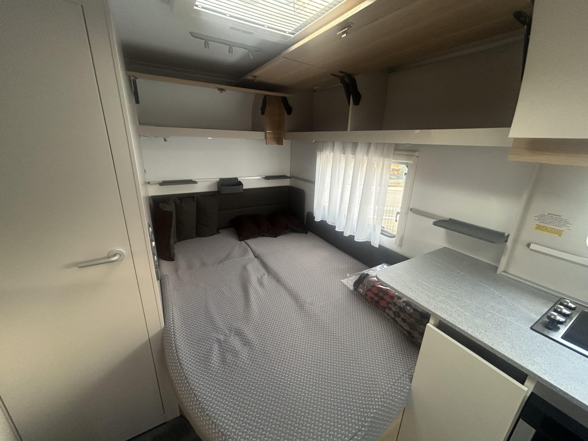 ADRIA ADORA 472 UP 充実した装備に!圧巻のパノラマウィンドウ!の画像