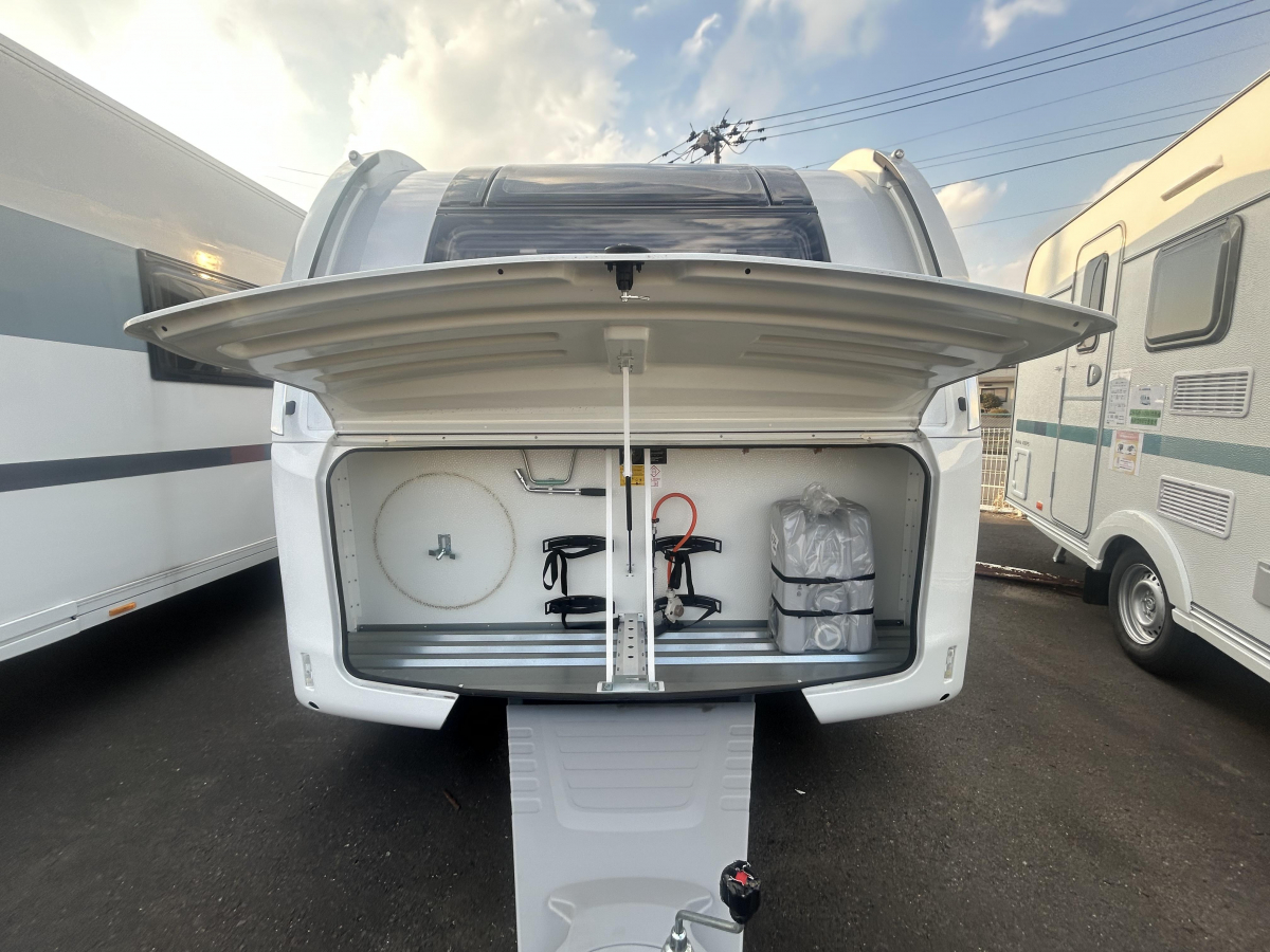 ADRIA ADORA 472 UP 充実した装備に!圧巻のパノラマウィンドウ!の画像