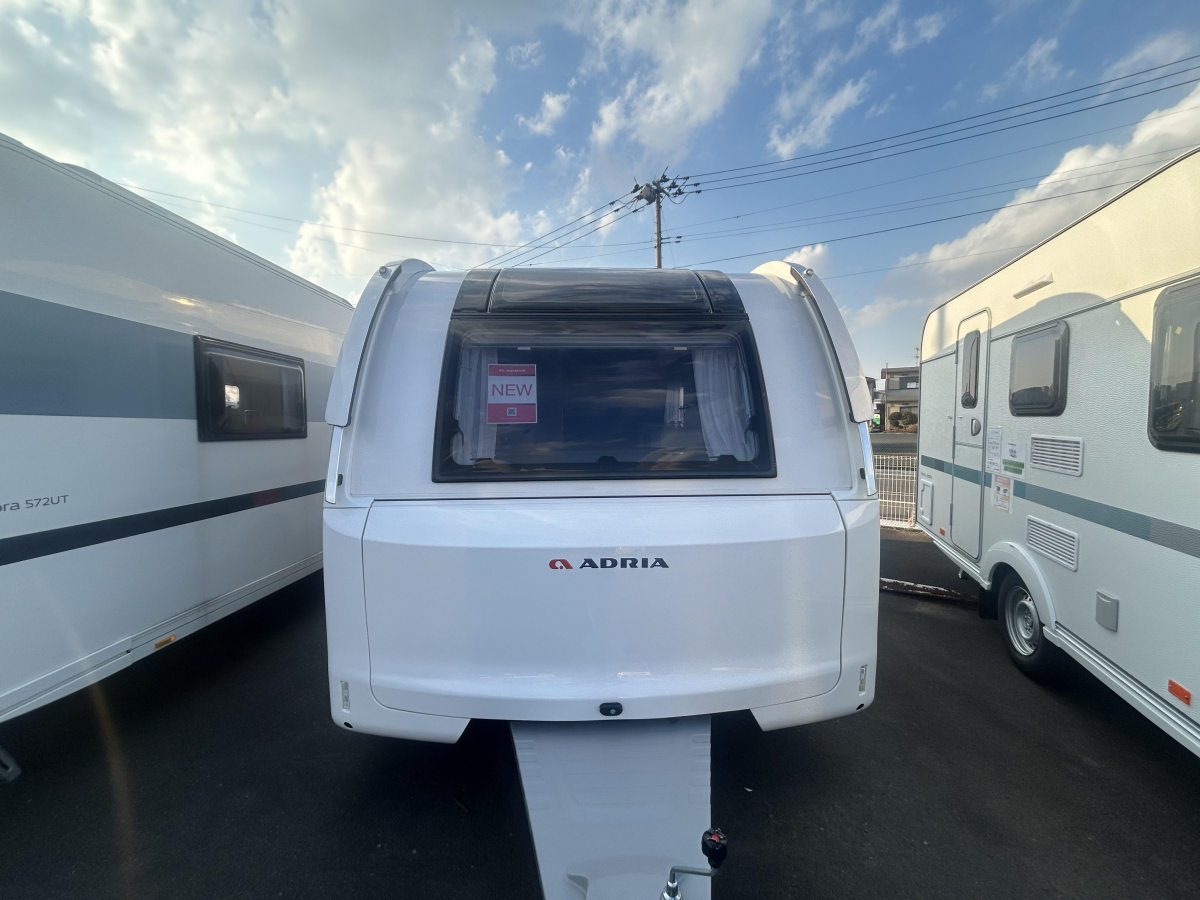 ADRIA ADORA 472 UP 充実した装備に!圧巻のパノラマウィンドウ!の画像