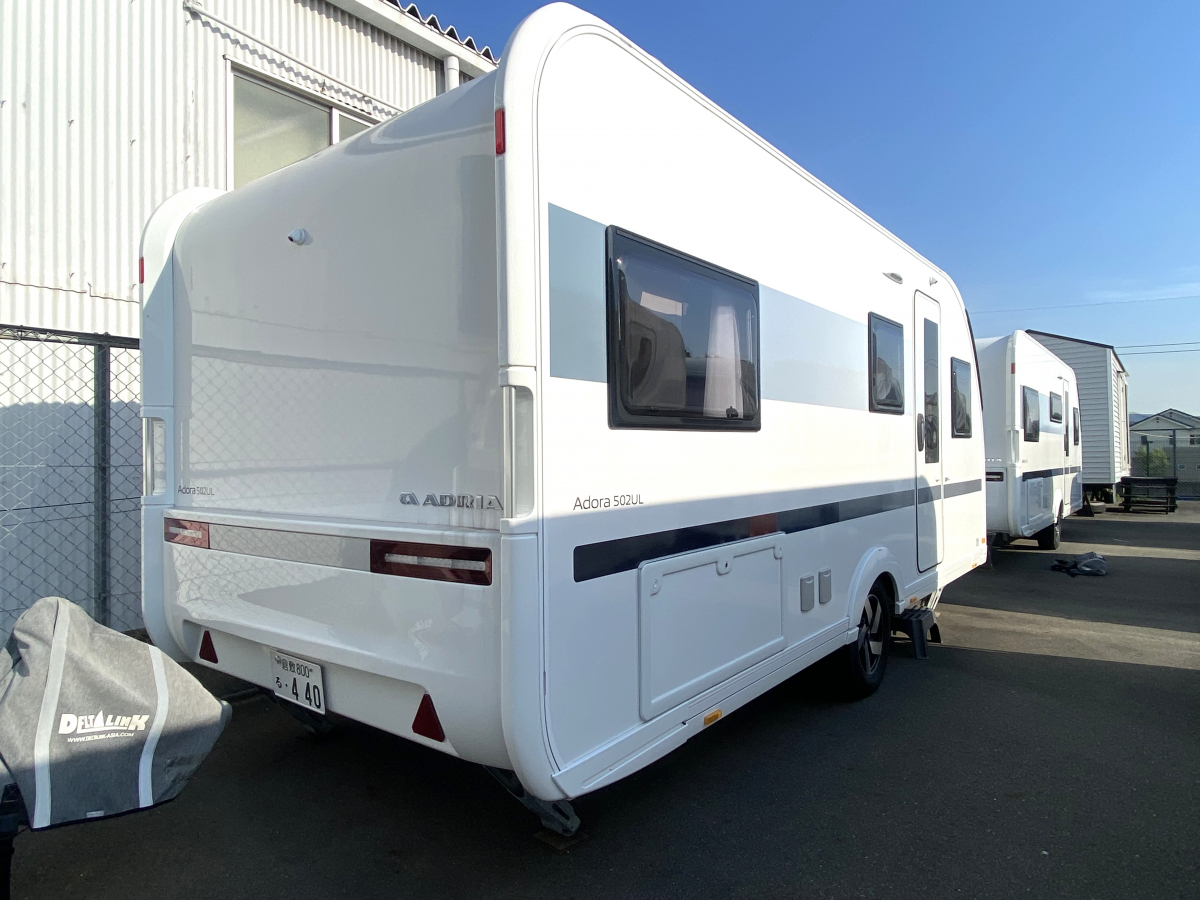 ADRIA ADORA 502 UL 星空を、寝室の天井に。パノラマウィンドウが生む、圧倒的な開放感。の画像