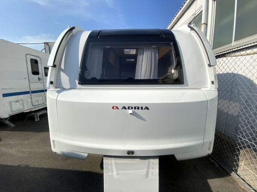 ADRIA ADORA 502 UL 星空を、寝室の天井に。パノラマウィンドウが生む、圧倒的な開放感。の他画像1枚目