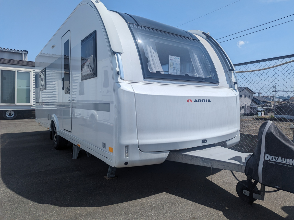 ADRIA ADORA 572 UT パノラマの空と暮らす、新しい旅のカタチ。の画像