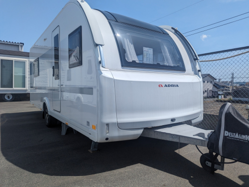 ADRIA ADORA 572 UT パノラマの空と暮らす、新しい旅のカタチ。