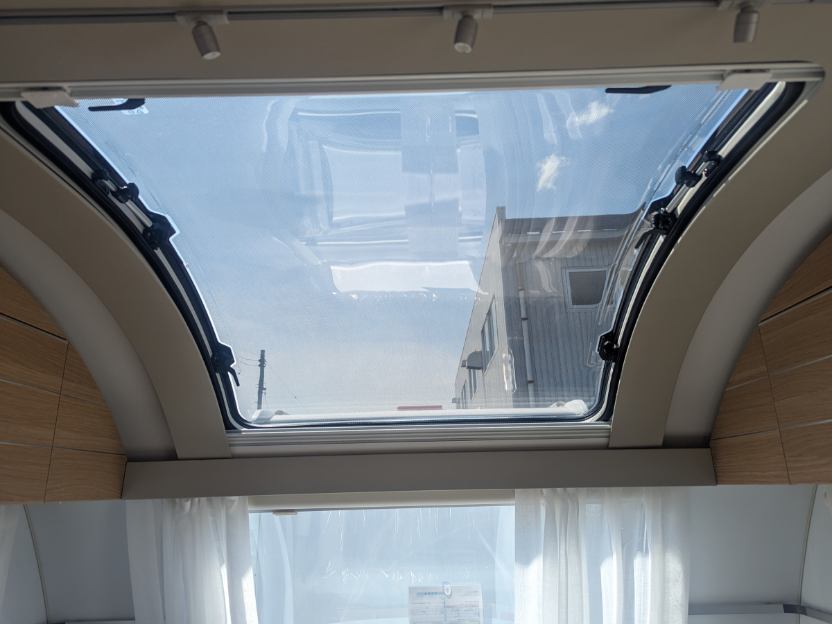 ADRIA ADORA 572 UT パノラマの空と暮らす、新しい旅のカタチ。の画像