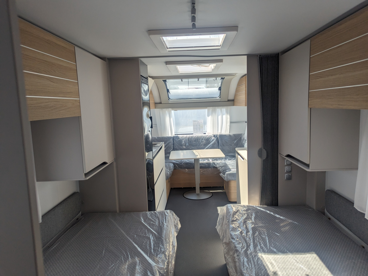 ADRIA ADORA 572 UT パノラマの空と暮らす、新しい旅のカタチ。の画像