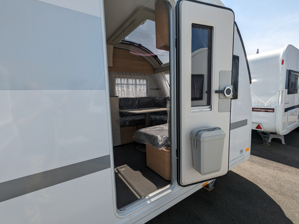 ADRIA ADORA 572 UT パノラマの空と暮らす、新しい旅のカタチ。の画像