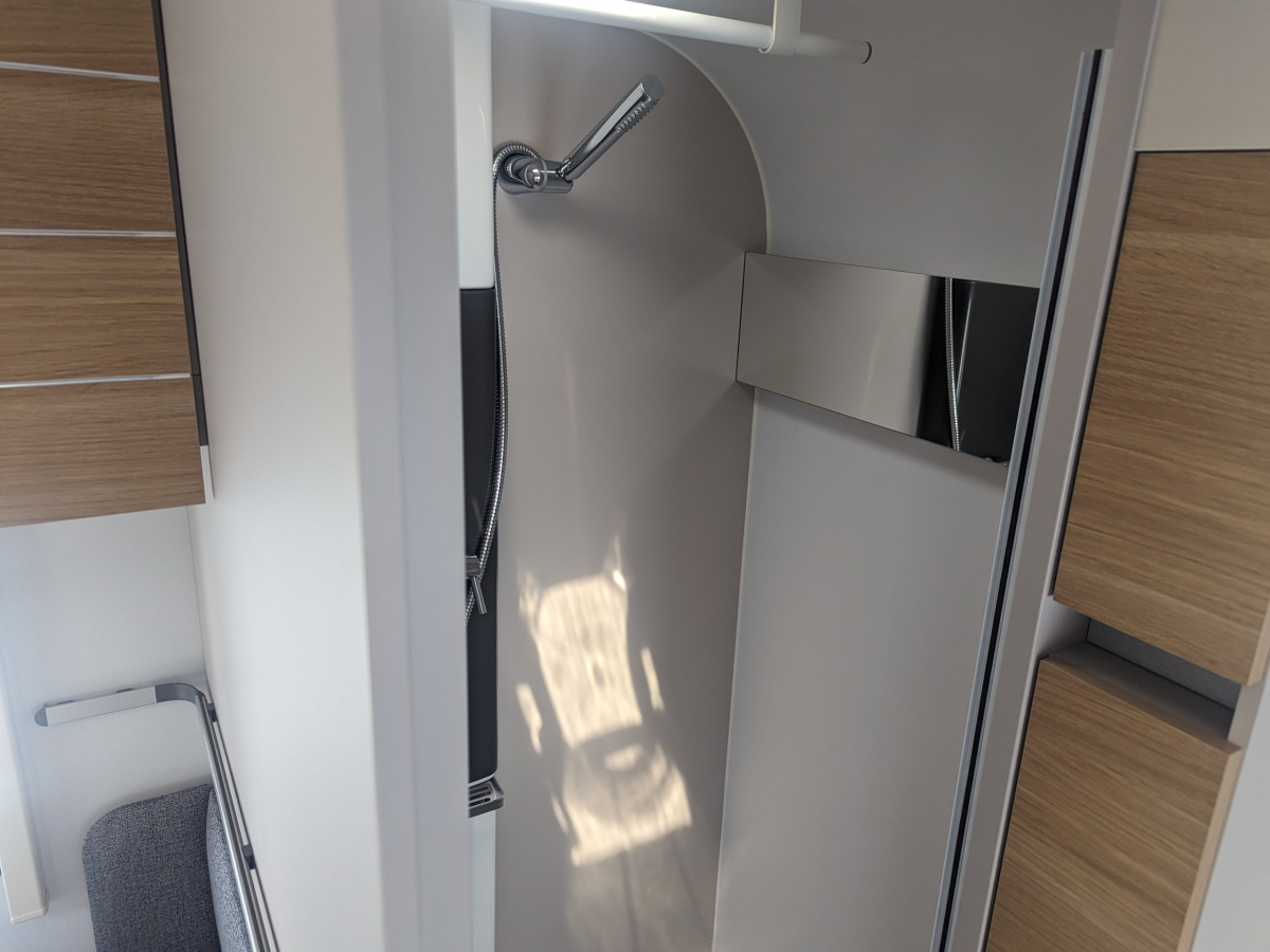 ADRIA ADORA 572 UT パノラマの空と暮らす、新しい旅のカタチ。の画像