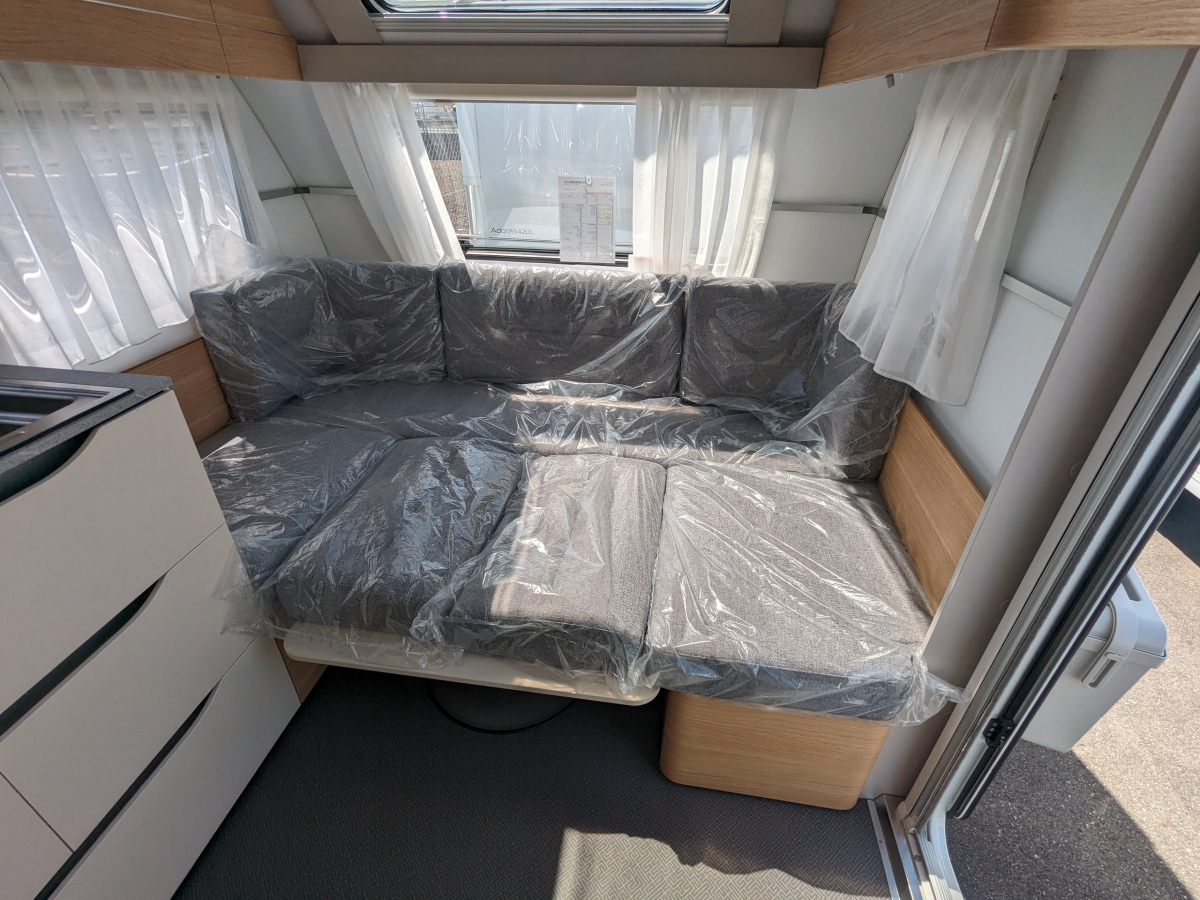 ADRIA ADORA 572 UT パノラマの空と暮らす、新しい旅のカタチ。の画像