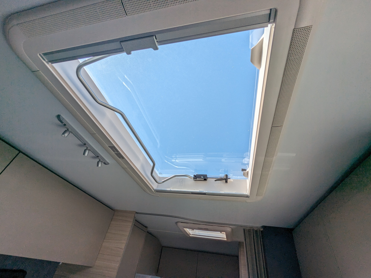 ADRIA ALTEA 472 PK 大人数でも使えるトレーラー!の画像