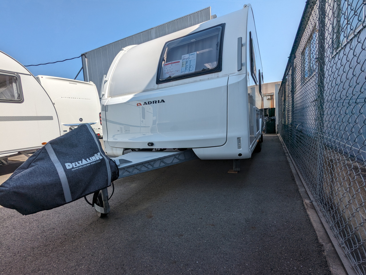 ADRIA ALTEA 472 PK 大人数でも使えるトレーラー!の画像