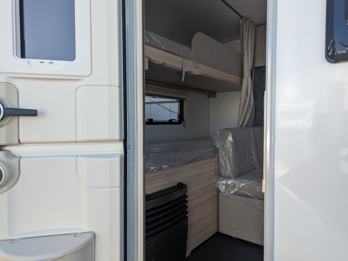 ADRIA ALTEA 472 PK 大人数でも使えるトレーラー!の画像