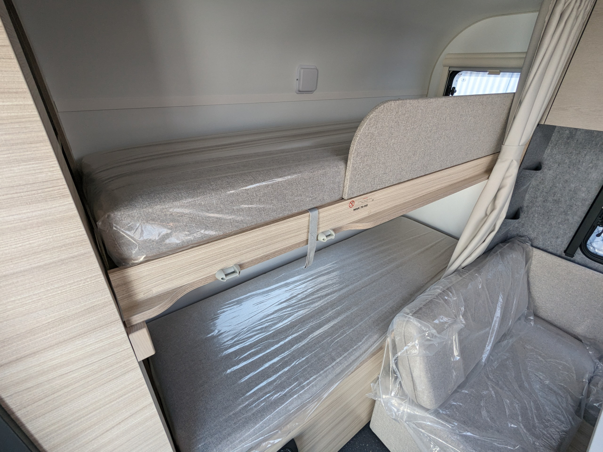ADRIA ALTEA 472 PK 大人数でも使えるトレーラー!の画像
