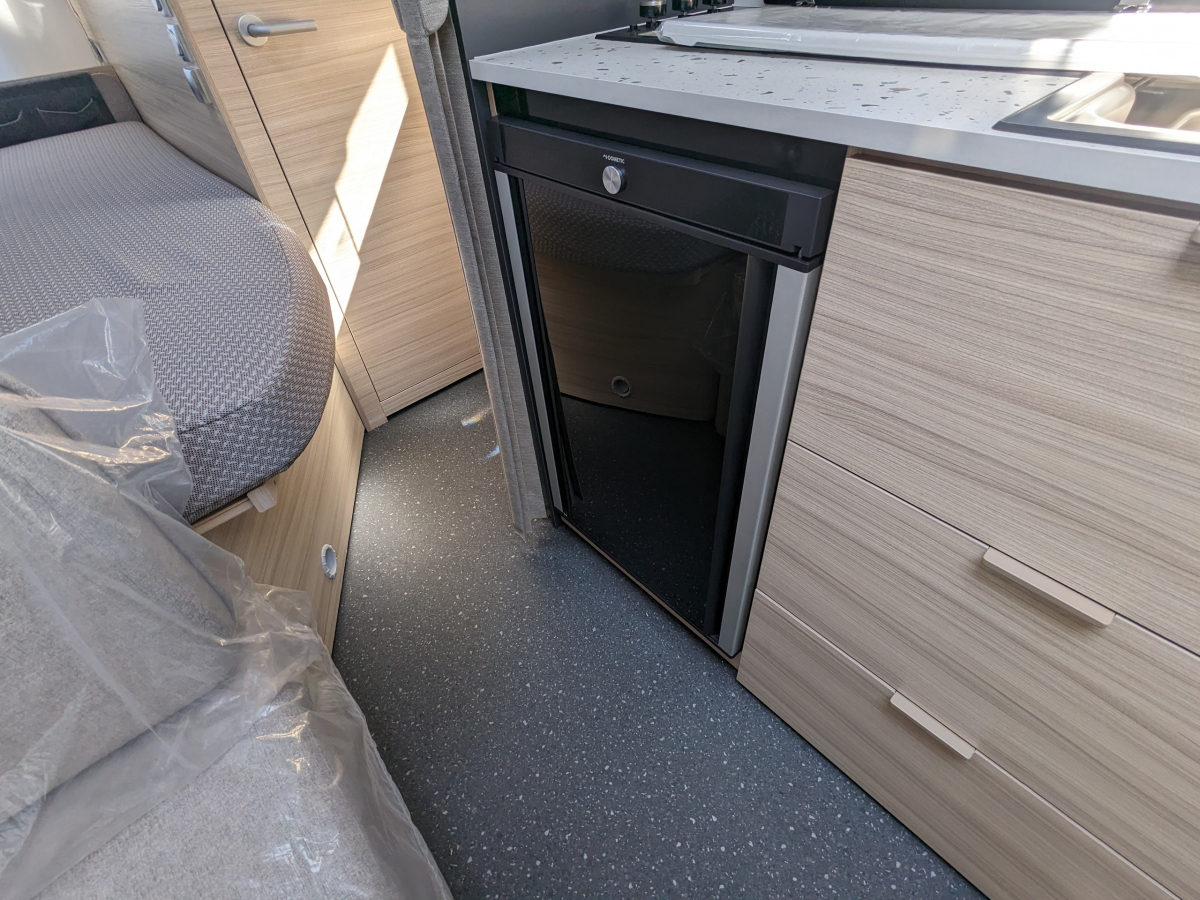 ADRIA ALTEA 472 PK 大人数でも使えるトレーラー!の画像