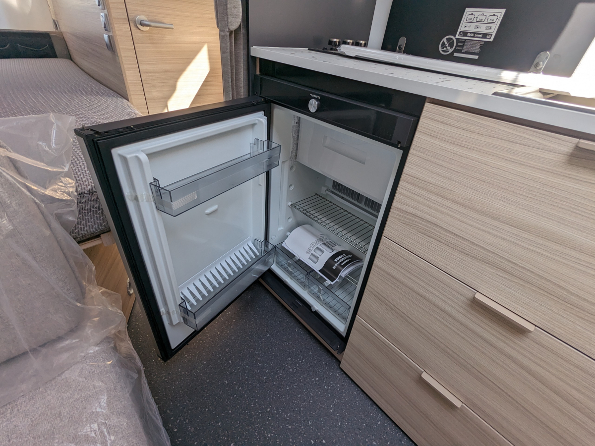 ADRIA ALTEA 472 PK 大人数でも使えるトレーラー!の画像