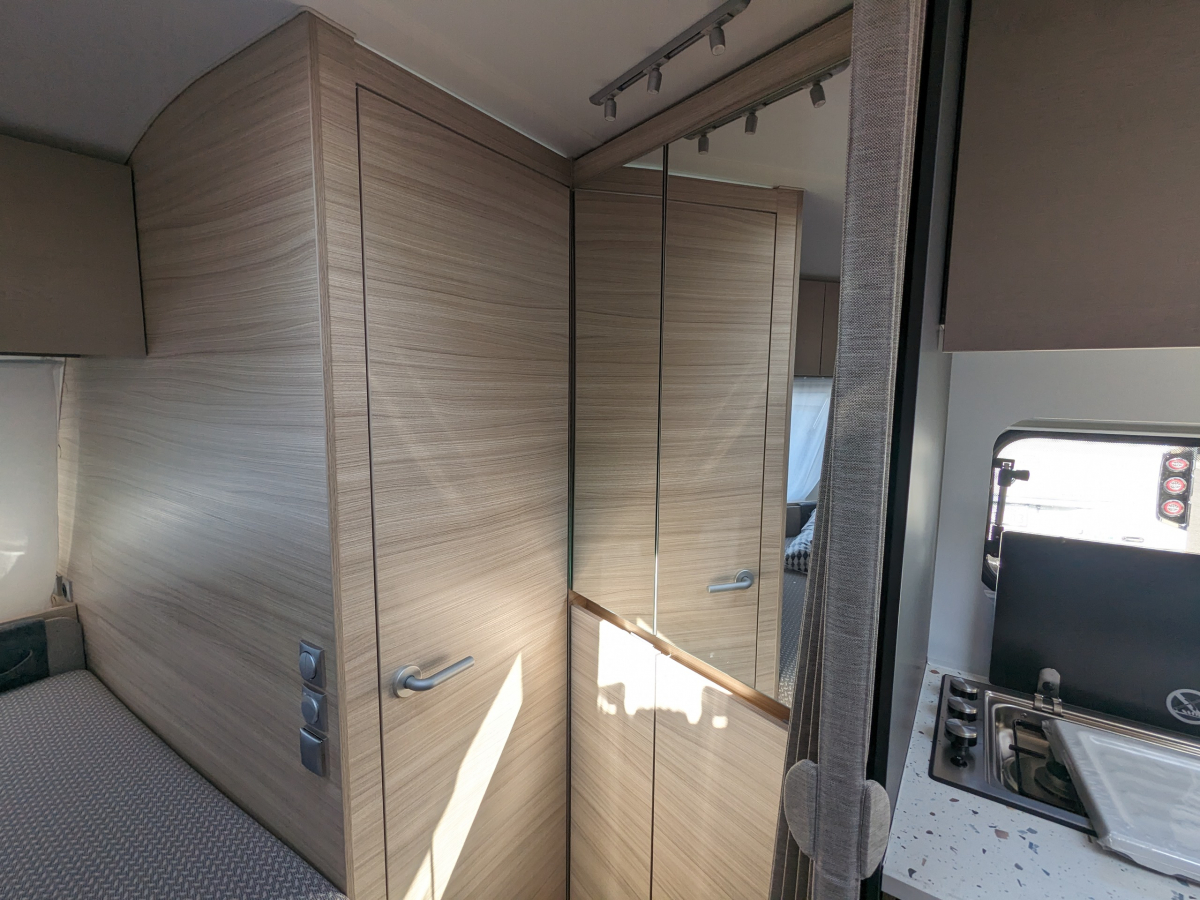 ADRIA ALTEA 472 PK 大人数でも使えるトレーラー!の画像