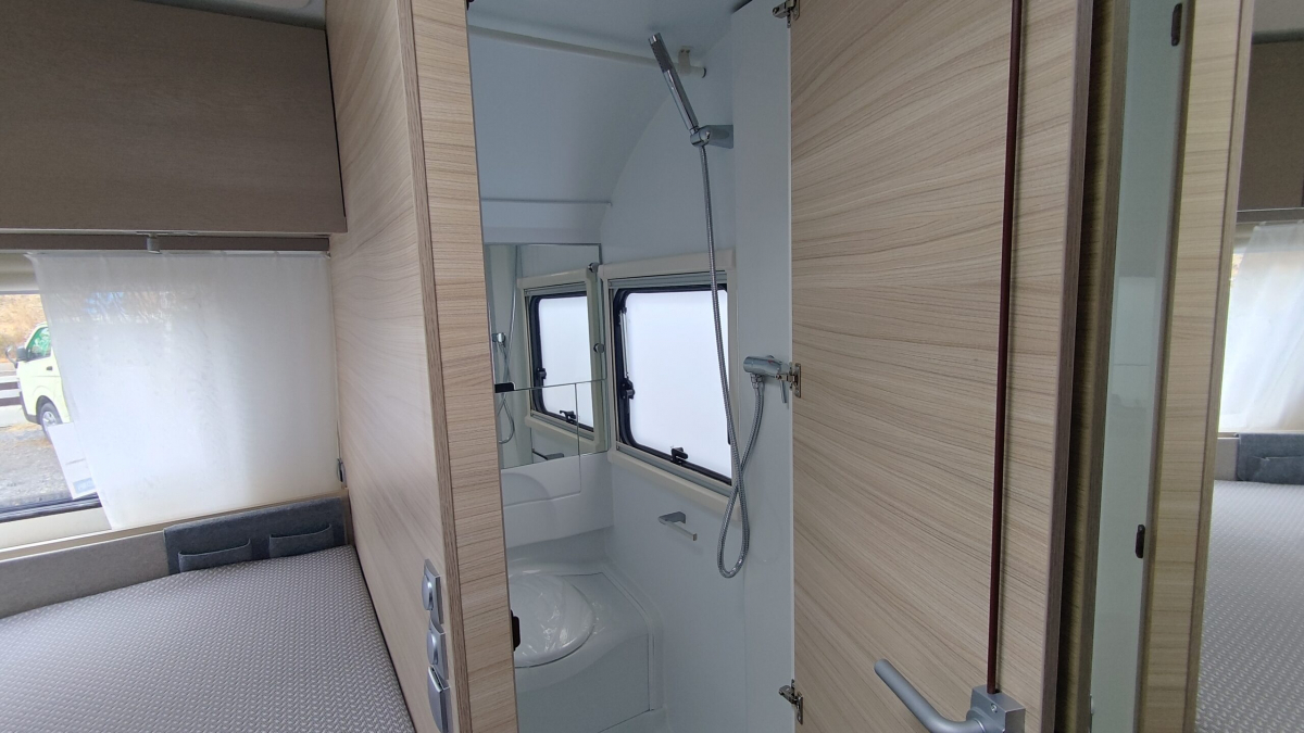 ADRIA ALTEA 472 PK 欧州車らしい洗練されたデザインと、子供たちの秘密基地のようなワクワク感を両立させた軽量・高級モデル!の画像