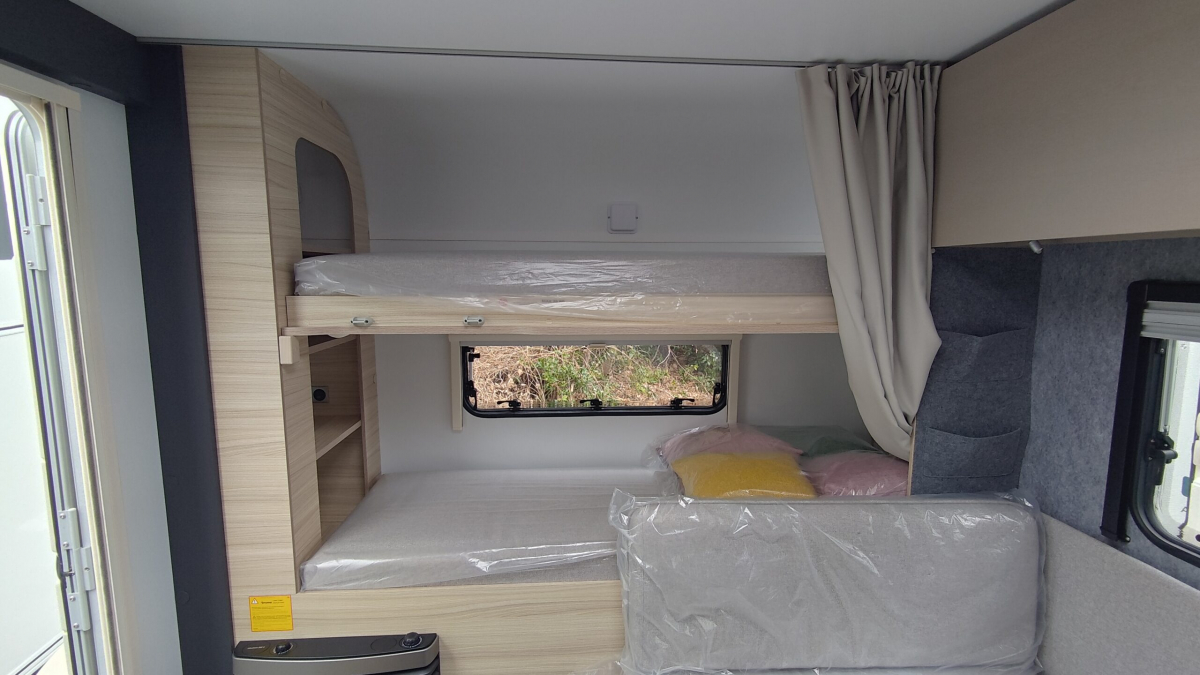 ADRIA ALTEA 472 PK 欧州車らしい洗練されたデザインと、子供たちの秘密基地のようなワクワク感を両立させた軽量・高級モデル!の画像