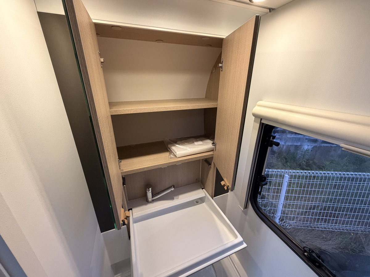 ADRIA ACTION 391 LH Mind. Set. Action.の画像