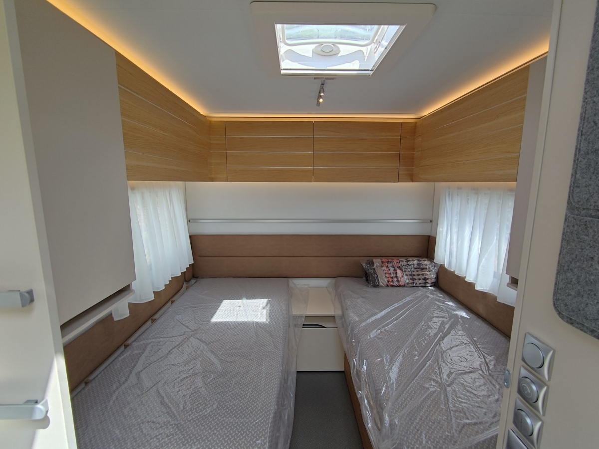 ADRIA ADORA 542 UL 日本で最も人気の高い「リア・ツインベッド」を組み合わせた、プレミアム・トラベルトレーラーの決定版の画像