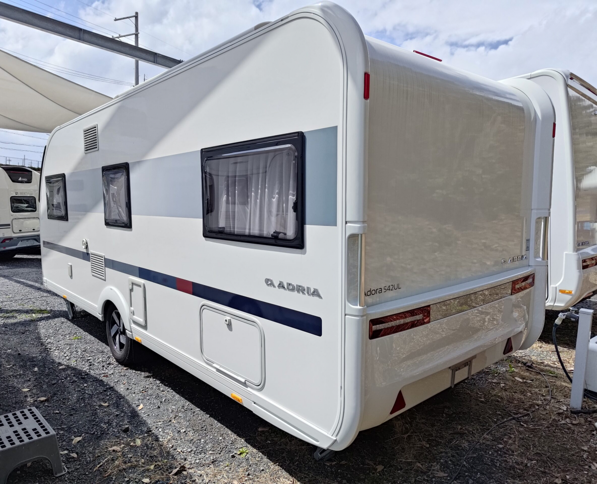 ADRIA ADORA 542 UL 日本で最も人気の高い「リア・ツインベッド」を組み合わせた、プレミアム・トラベルトレーラーの決定版の画像