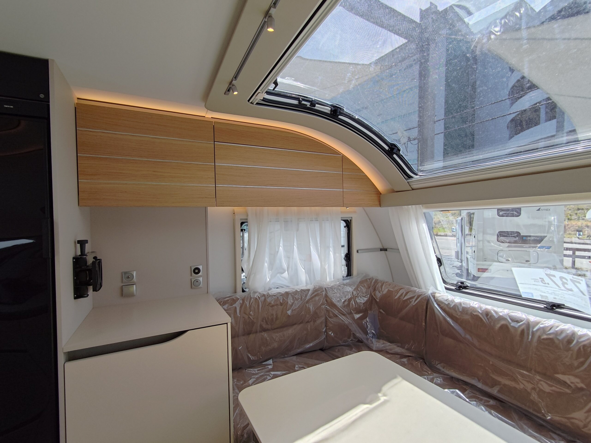 ADRIA ADORA 542 UL 日本で最も人気の高い「リア・ツインベッド」を組み合わせた、プレミアム・トラベルトレーラーの決定版の画像