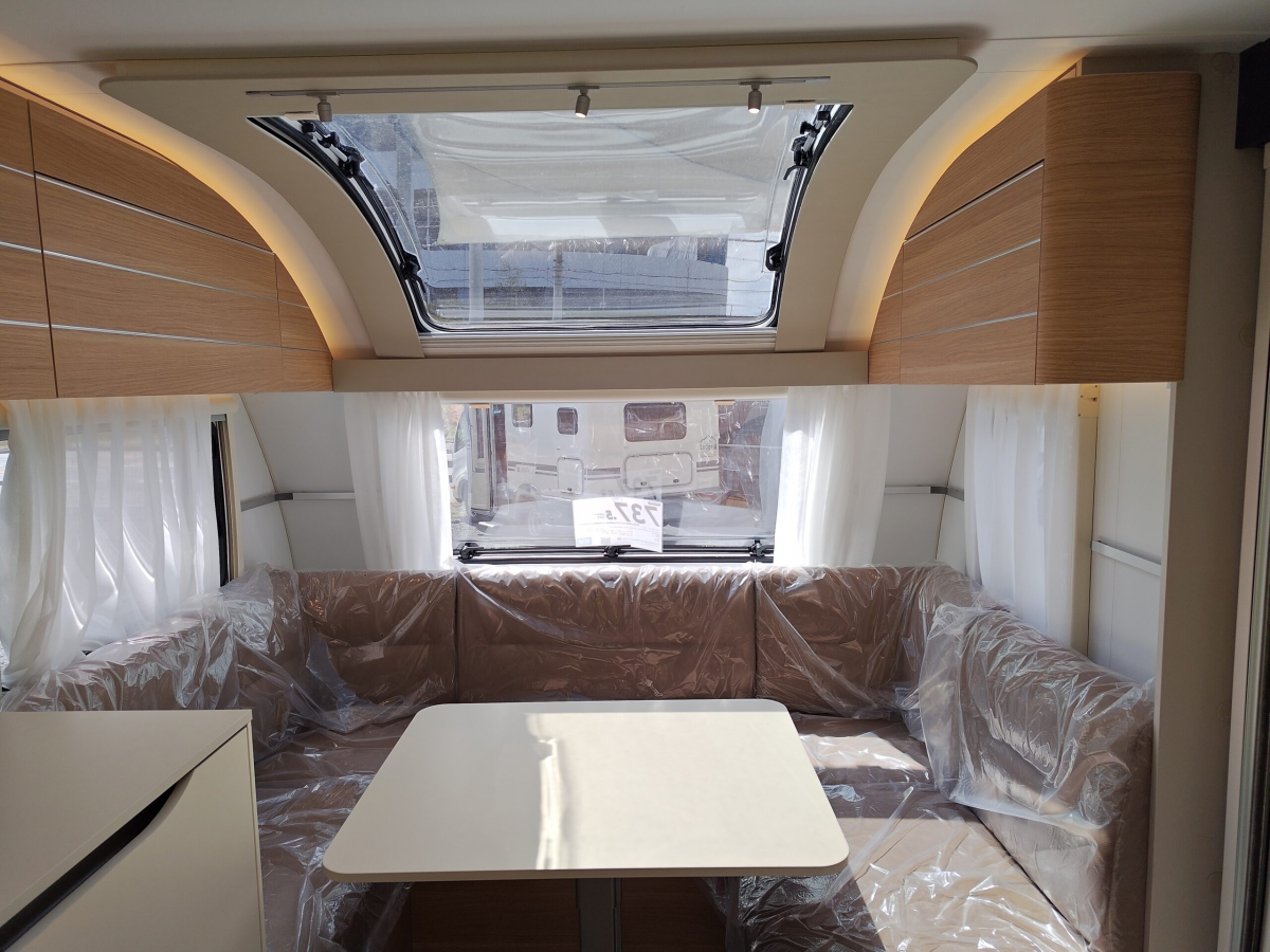 ADRIA ADORA 542 UL 日本で最も人気の高い「リア・ツインベッド」を組み合わせた、プレミアム・トラベルトレーラーの決定版の画像
