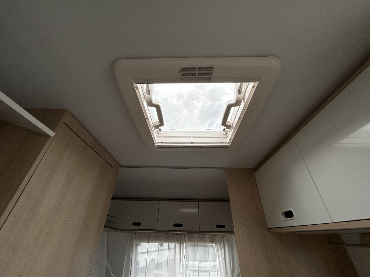 ADRIA AVIVA 400 PS 牽引免許不要!初心者の方も安心のキャンピングトレーラーの画像
