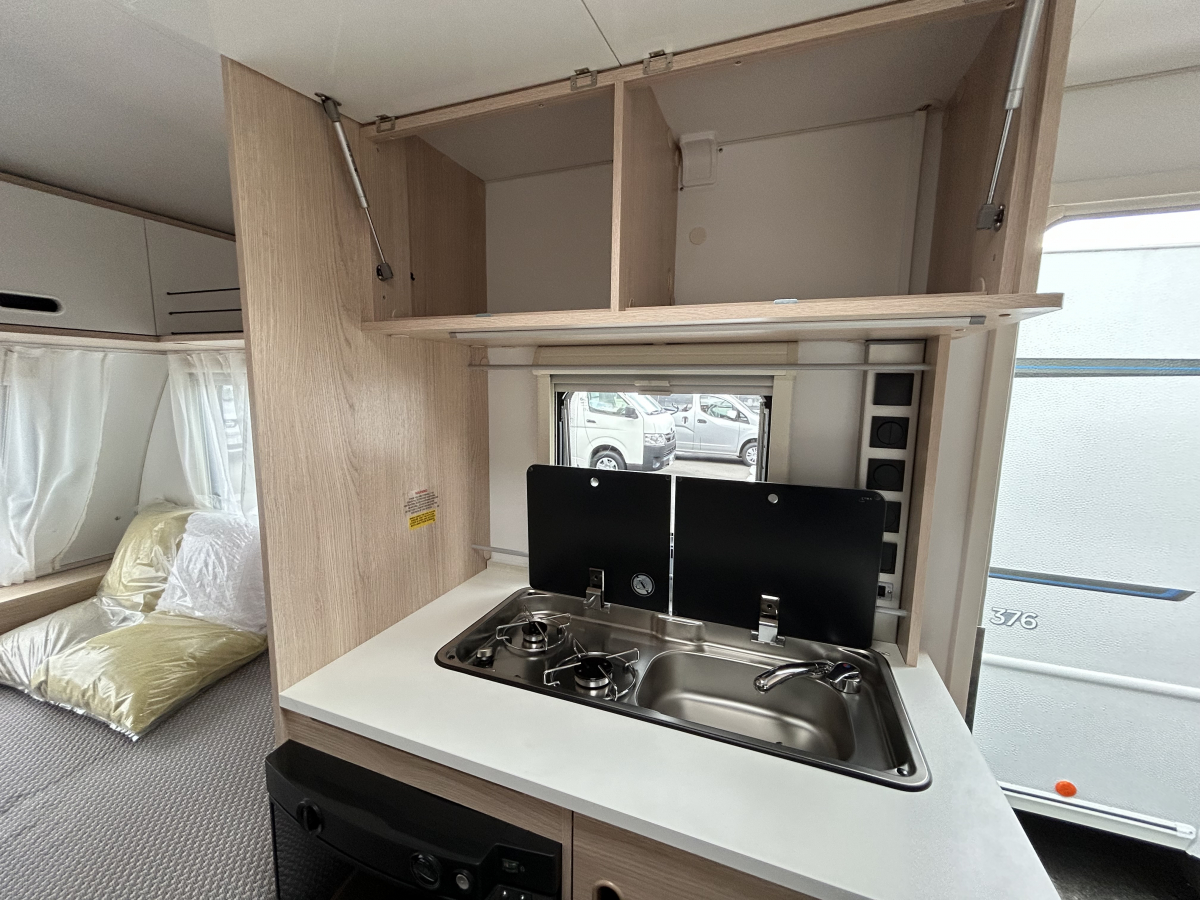 ADRIA AVIVA 400 PS 牽引免許不要!初心者の方も安心のキャンピングトレーラーの画像