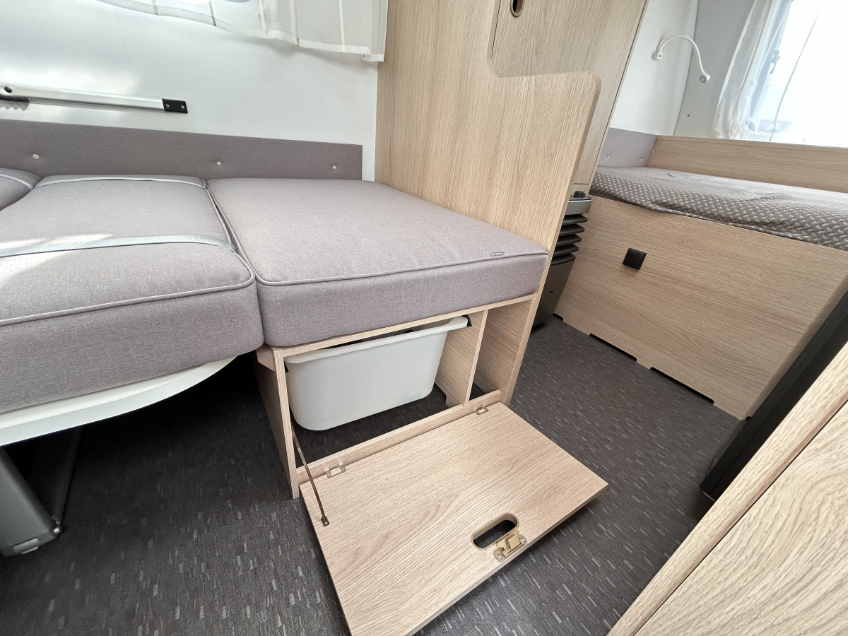 ADRIA AVIVA 400 PS 牽引免許不要!初心者の方も安心のキャンピングトレーラーの画像