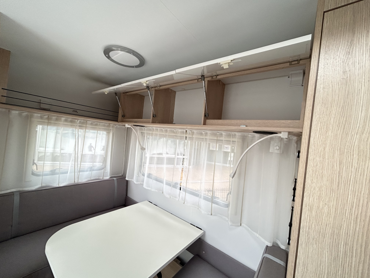 ADRIA AVIVA 400 PS 牽引免許不要!初心者の方も安心のキャンピングトレーラーの画像