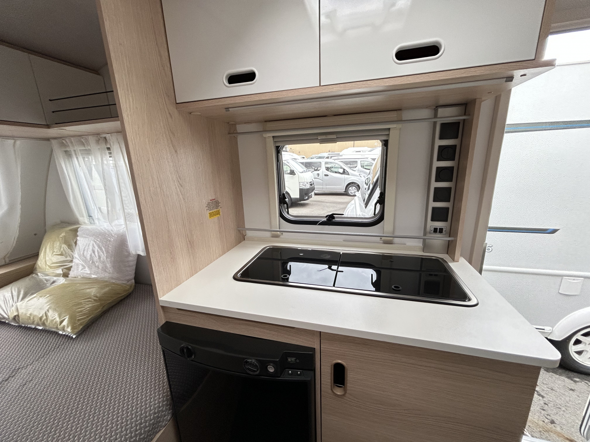 ADRIA AVIVA 400 PS 牽引免許不要!初心者の方も安心のキャンピングトレーラーの画像