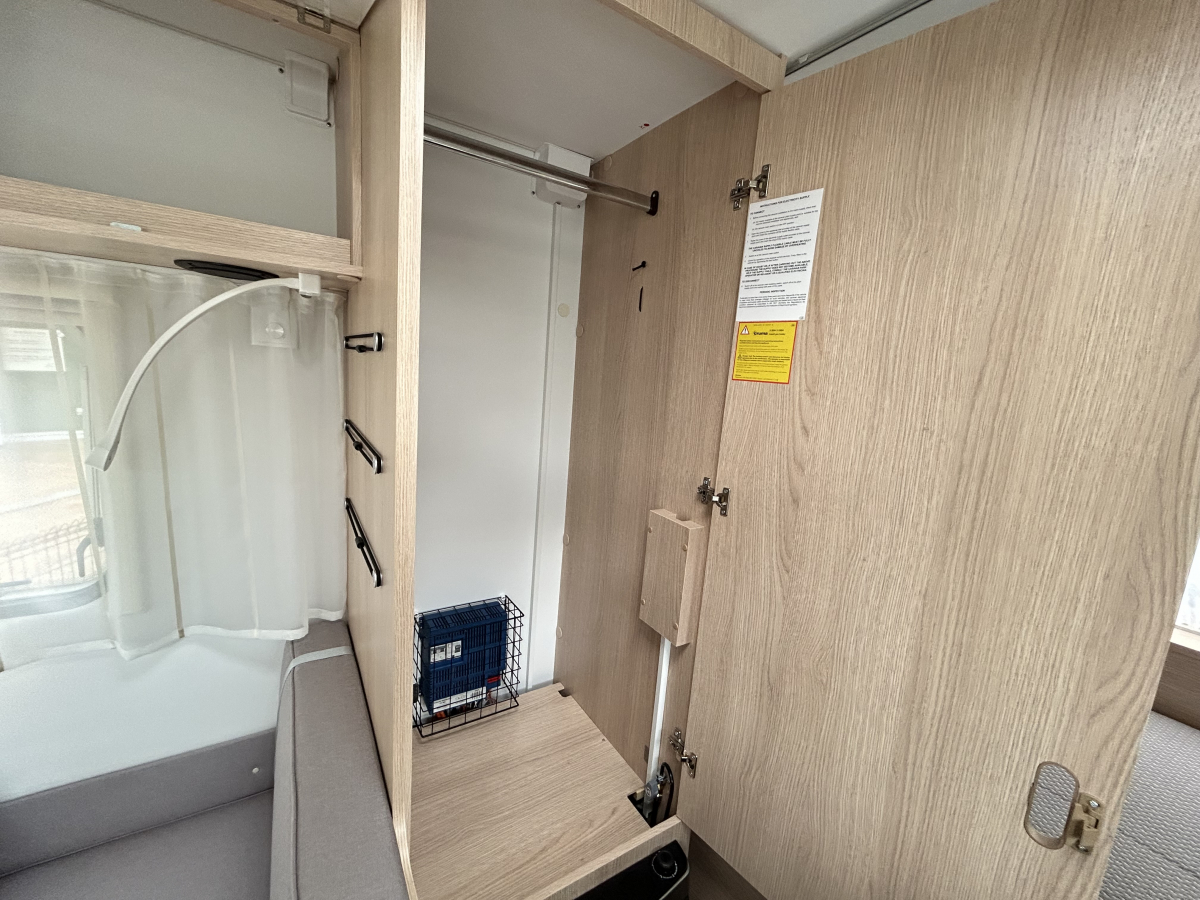ADRIA AVIVA 400 PS 牽引免許不要!初心者の方も安心のキャンピングトレーラーの画像