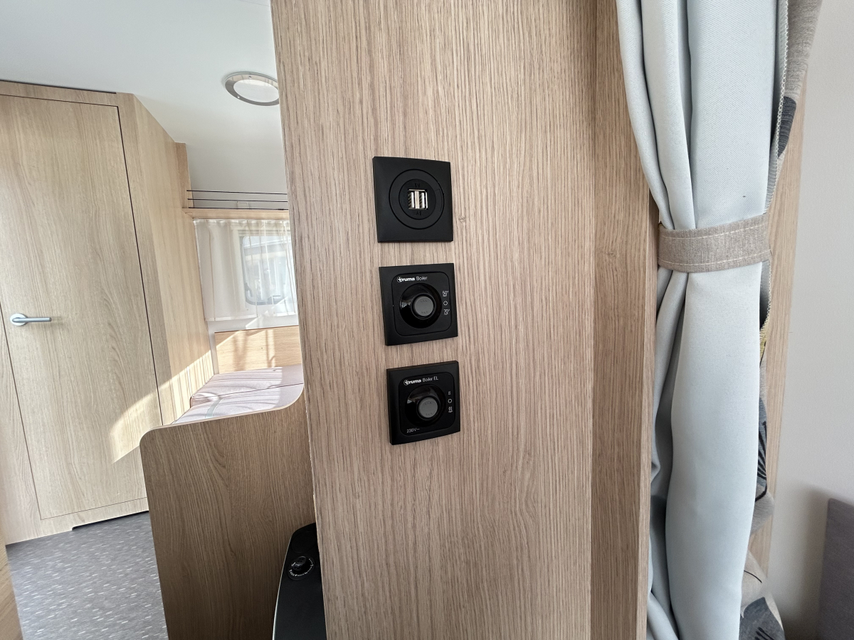 ADRIA AVIVA 400 PS 牽引免許不要!初心者の方も安心のキャンピングトレーラーの画像