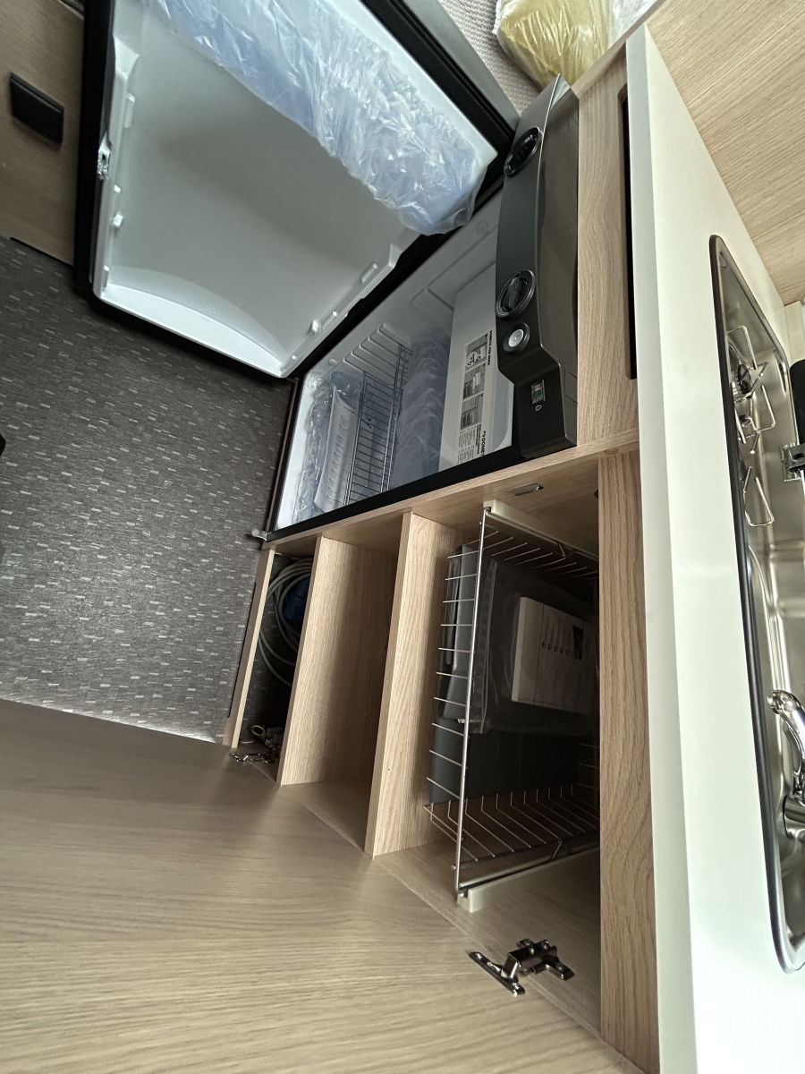 ADRIA AVIVA 400 PS 牽引免許不要!初心者の方も安心のキャンピングトレーラーの画像